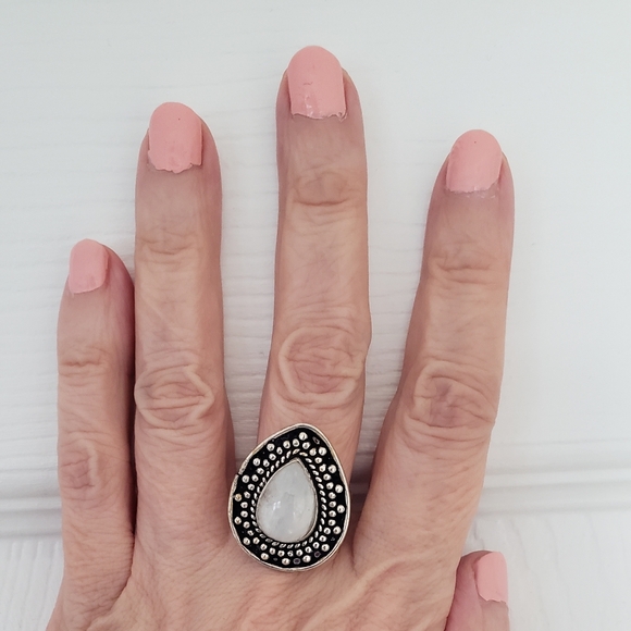 NWOT, Moonstone & Silver Handmade Ring Sz 8, Very Artistic Silver Work, Teardrop - Picture 6 of 7